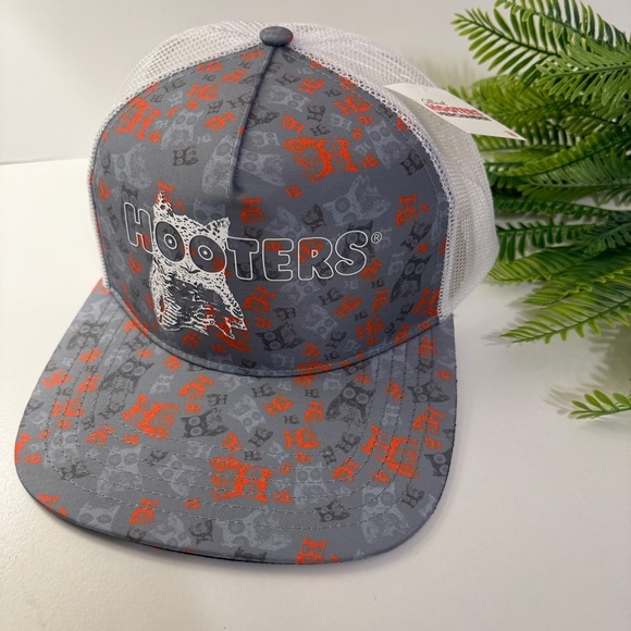 HOOTERS Design Logo Owl Mesh Baseball Trucker Cap Hat NWT - Picture 2 of 10